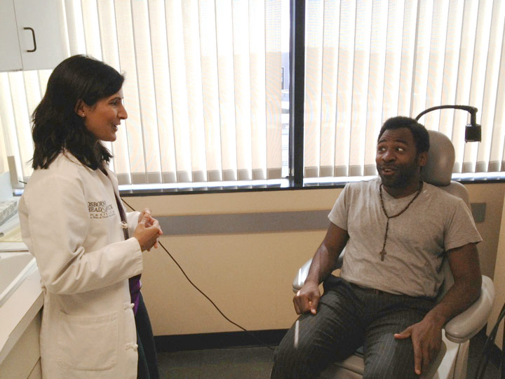 Dr. Reena Gupta discusses injury prevention with singer, Major.