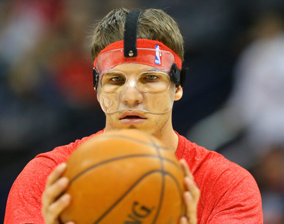 kyle-korver-broken-nose